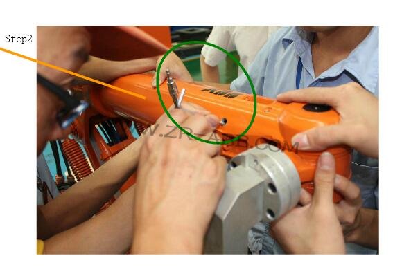 ABB機(jī)器人IRB2400系列伺服電機(jī)軸拆裝步驟流程