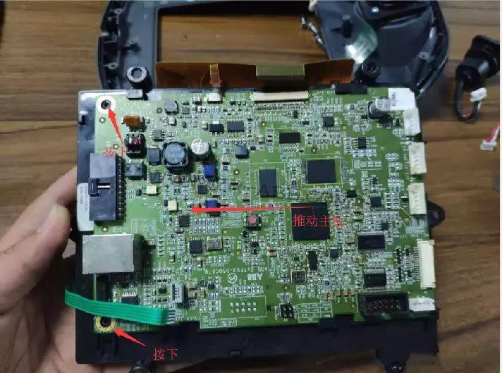 ABB機(jī)器人示教器維修拆解過程及更換步驟