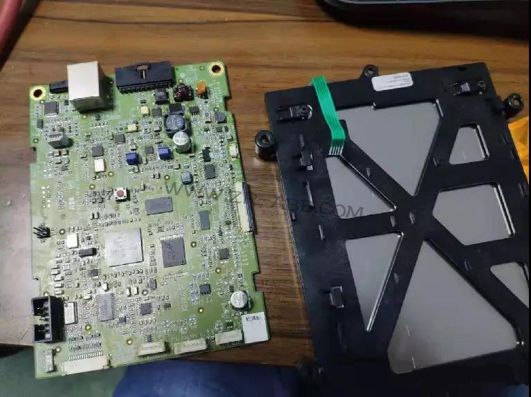 ABB機(jī)器人示教器維修拆解過程及更換步驟