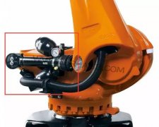 ABB機(jī)器人平衡缸碰撞維修